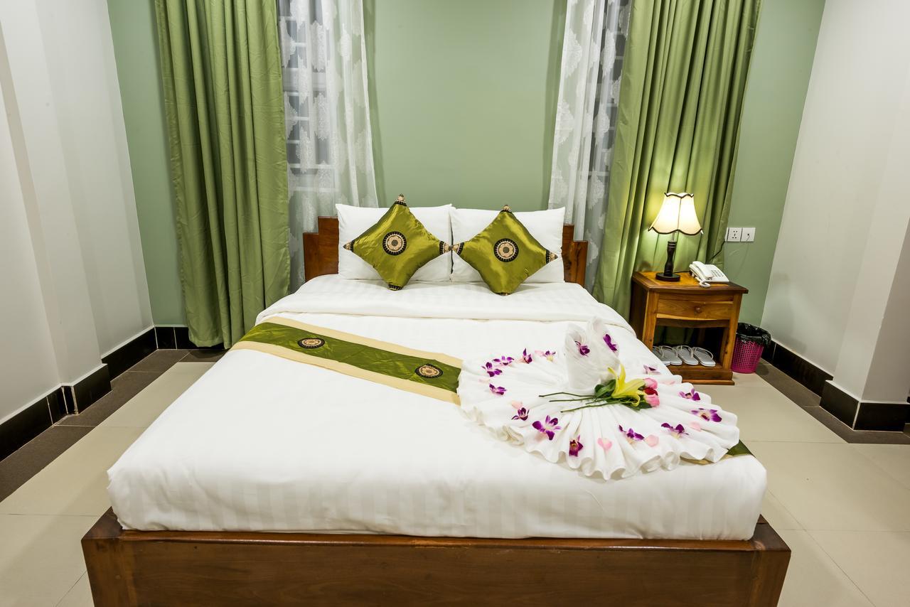 Nks Hotel Phnom Penh Eksteriør bilde